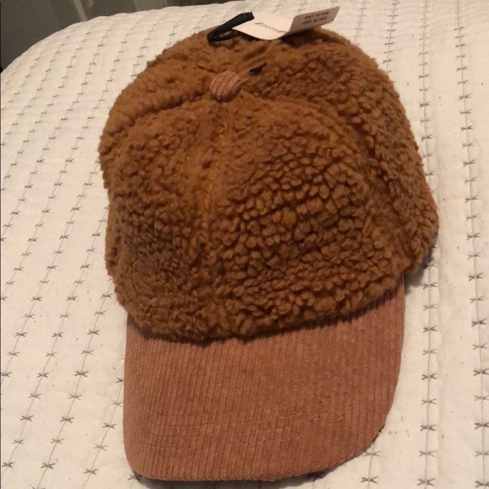 Antropollogiy textured cap.